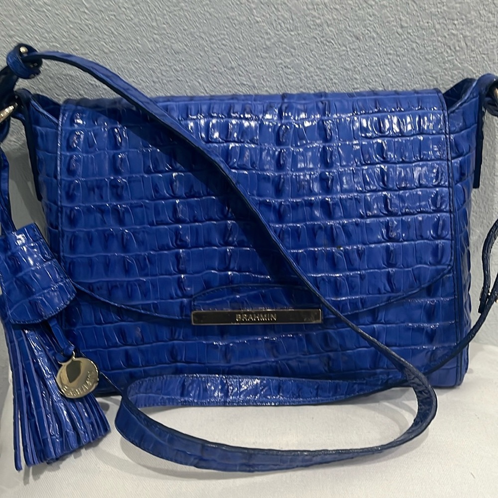 Woman shoulder bag. In excellent condition.